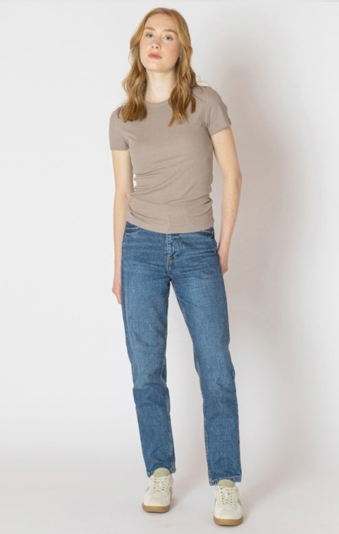 ALMOND RIBBED TEE