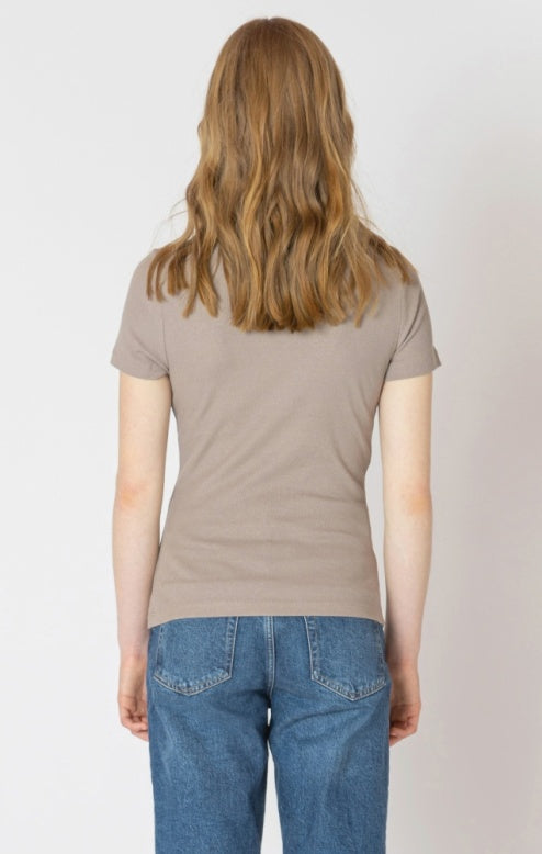 ALMOND RIBBED TEE