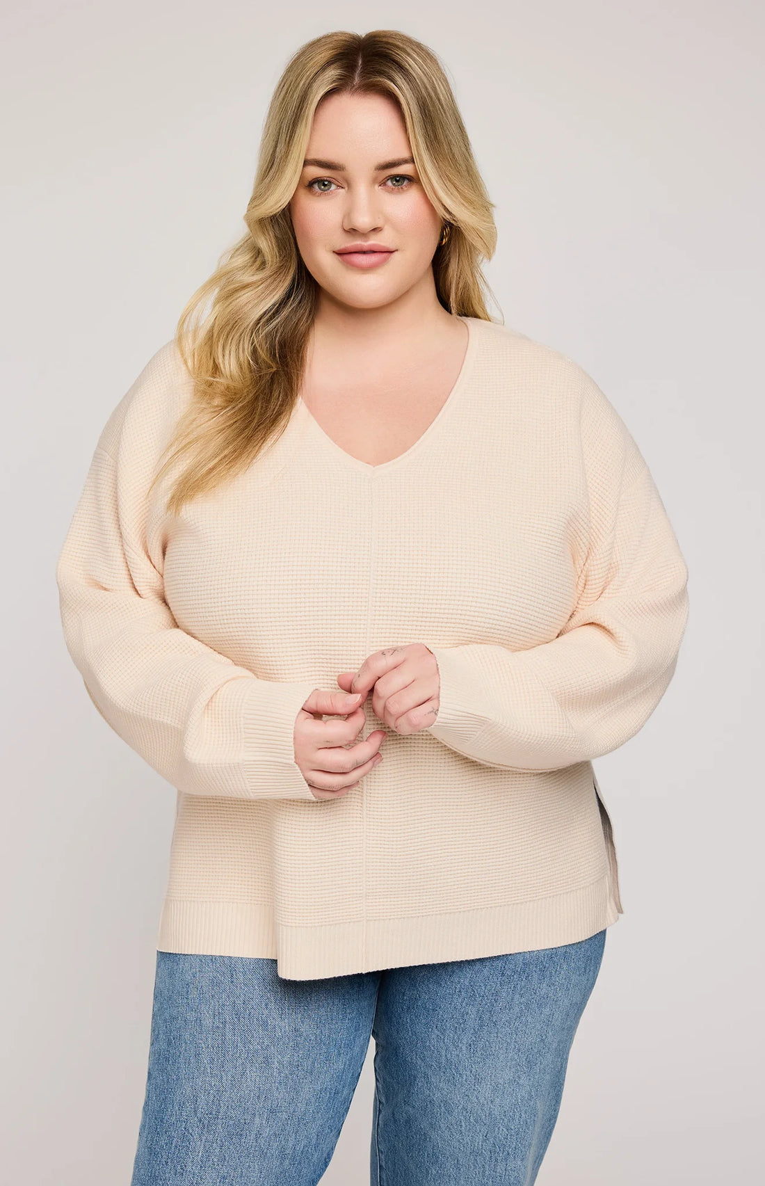 LISBON V NECK KNIT SWEATER