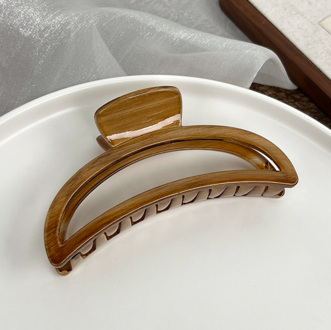 Neutral Essential Jumbo Hair Clip