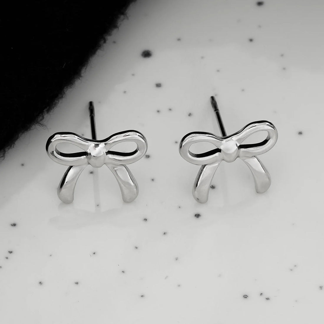 Bow earrings silver