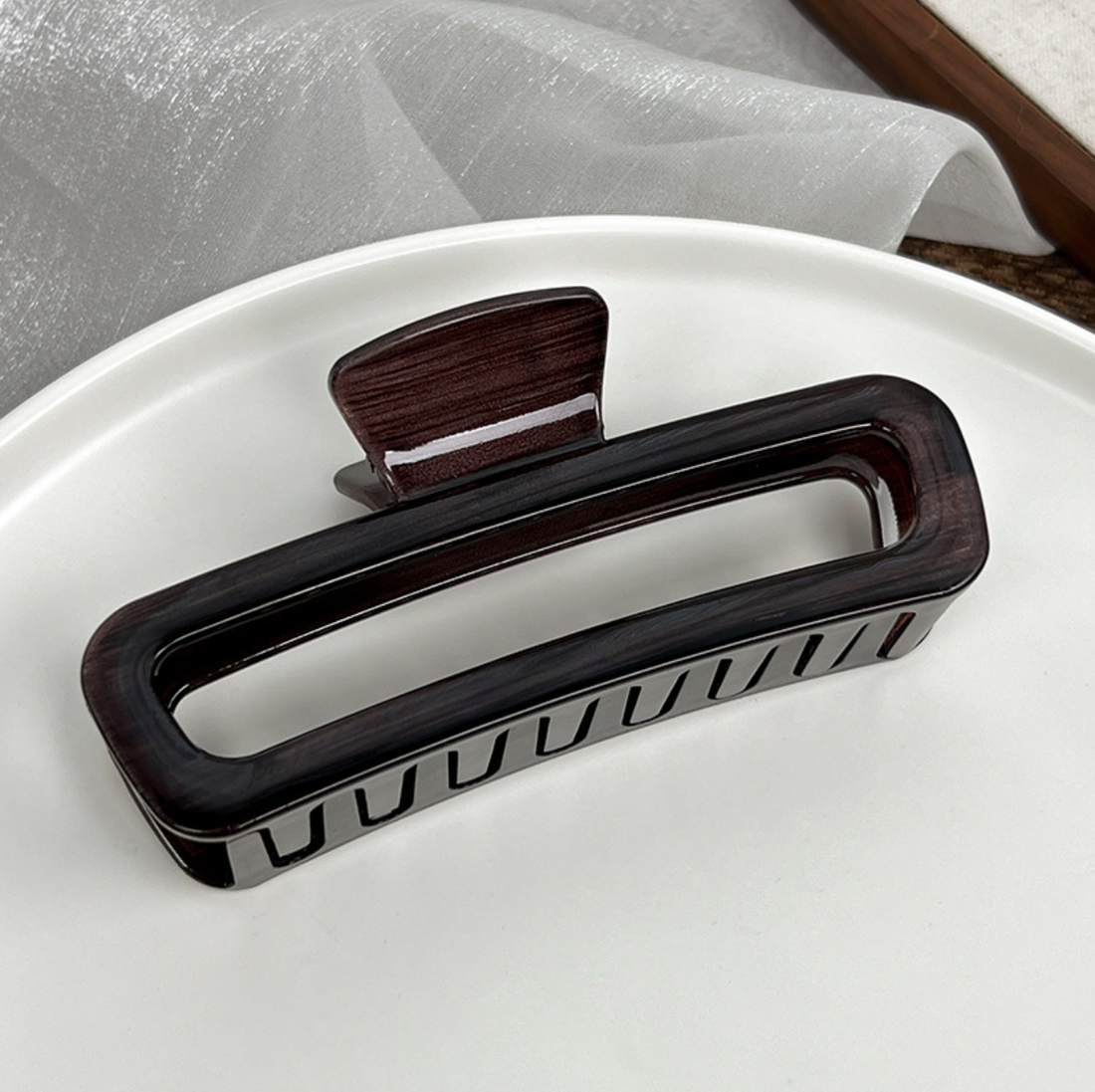 Neutral Essential Jumbo Hair Clip