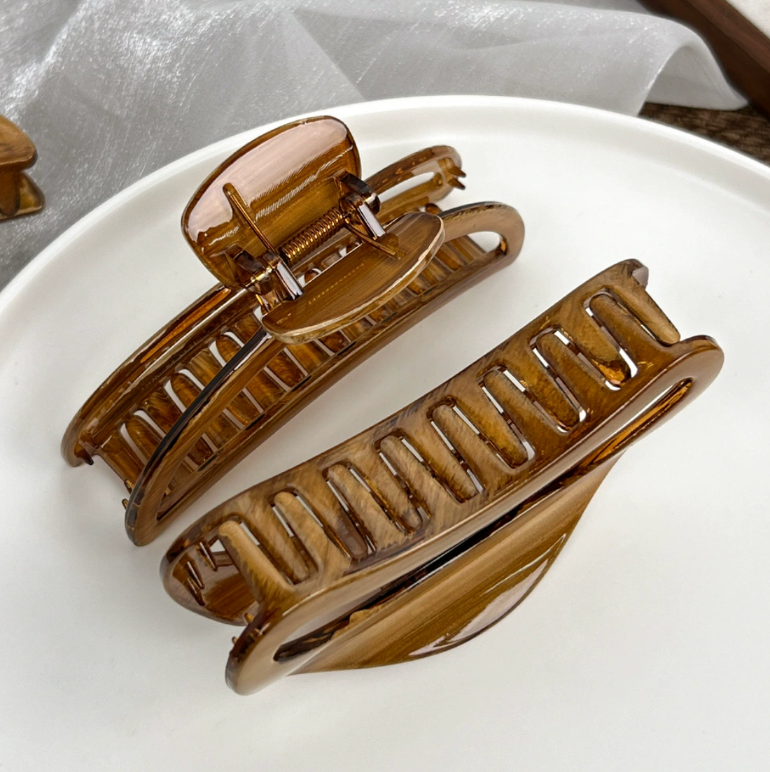 Neutral Essential Jumbo Hair Clip