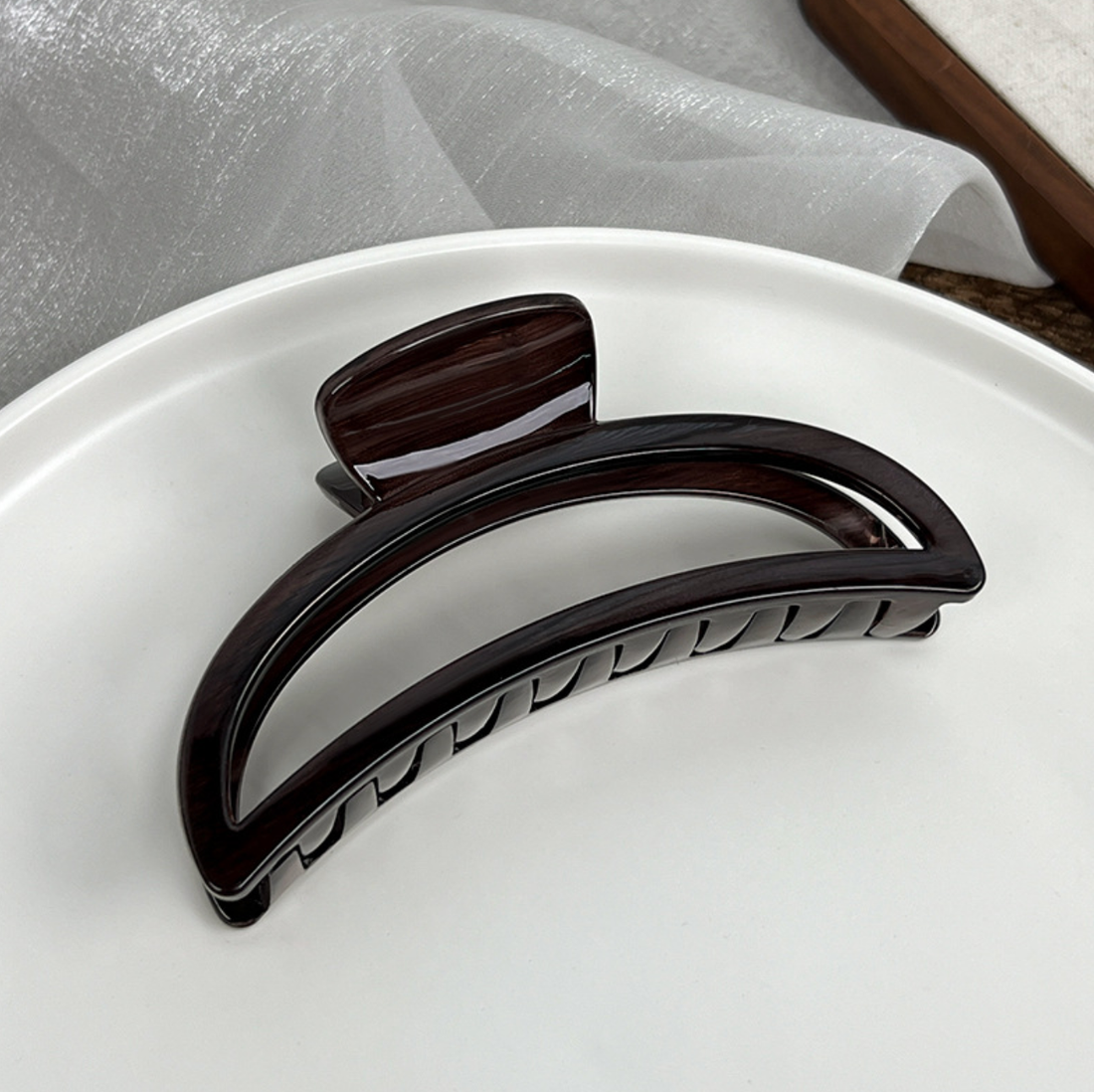 Neutral Essential Jumbo Hair Clip